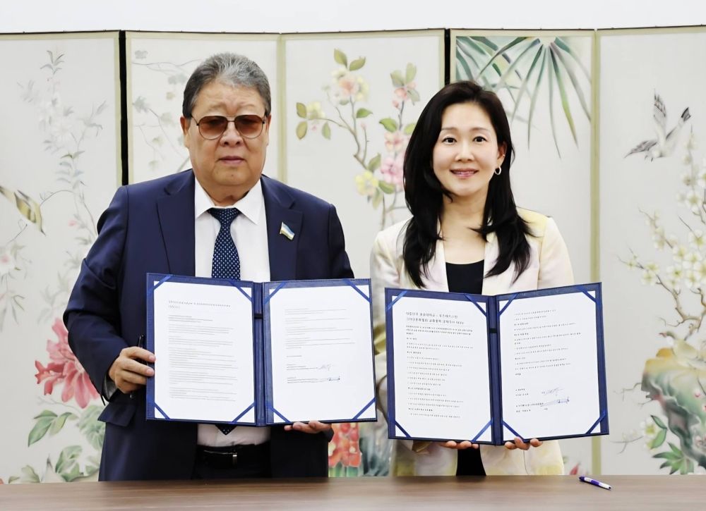 빅토르 박 고려인문화협회 회장(왼쪽), 조선영 광운학원 이사장