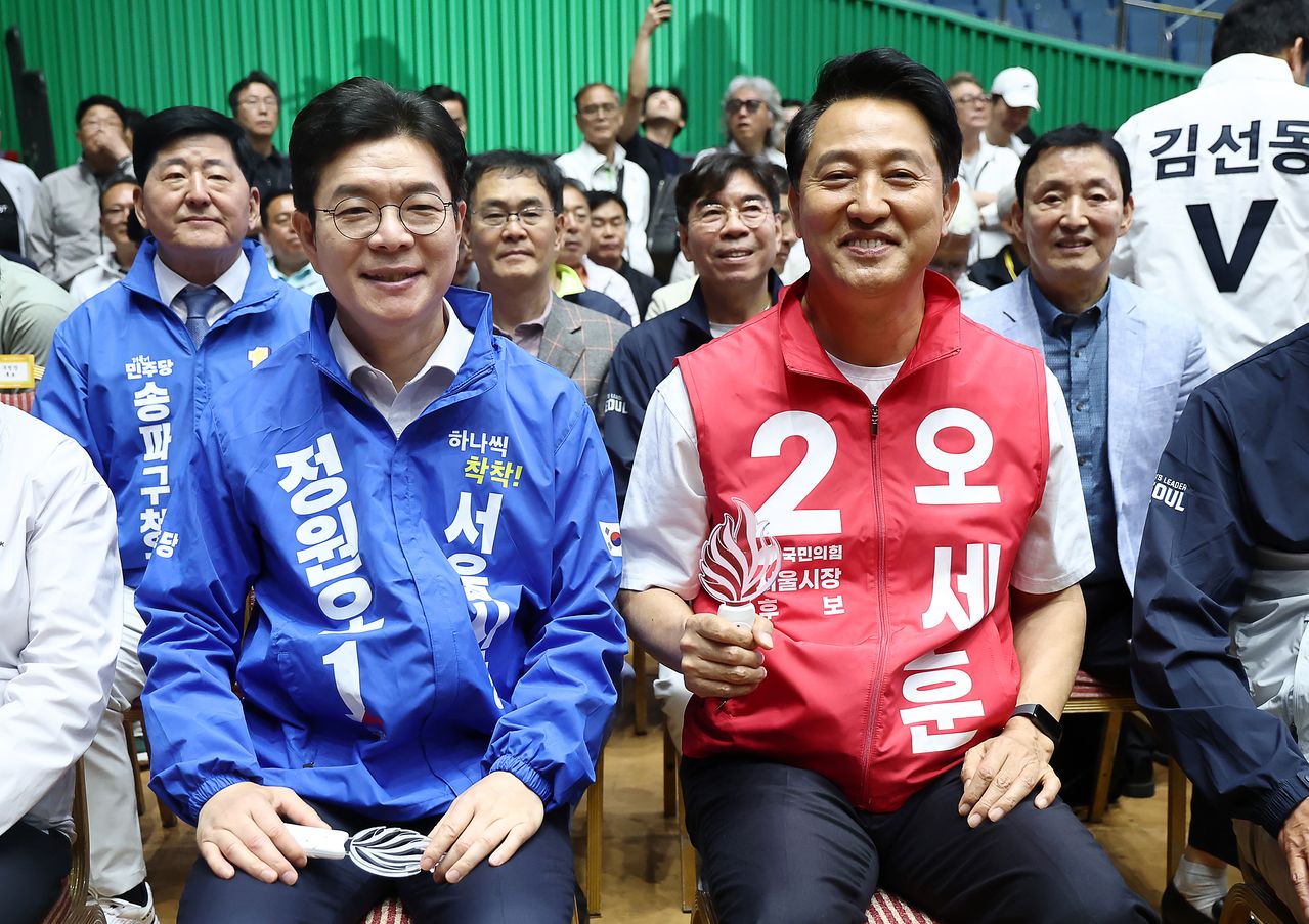 지난 16일 서울 잠실 실내체육관에서 열린 2026서울시민체육대축전에 정원오 더불어민주당 서울시장 후보와 오세훈 국민의힘 서울시장 후보가 참석했다. 연합뉴스