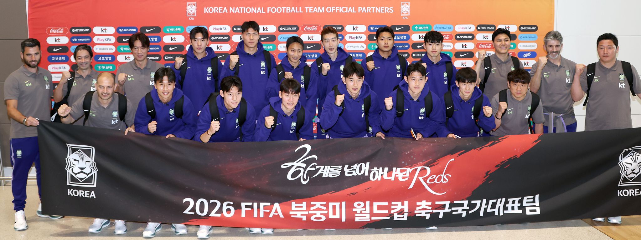 월드컵 대표팀 전장으로 북중미 월드컵 본선을 앞두고 홍명보 감독이 이끄는 축구대표팀 본진이 18일 미국 유타주 솔트레이크시티에 차린 사전 캠프로 출국해 마지막 담금질에 나선다. 나머지 멤버들은 추후 미국 캠프로 직접 합류한다. 강정현 기자