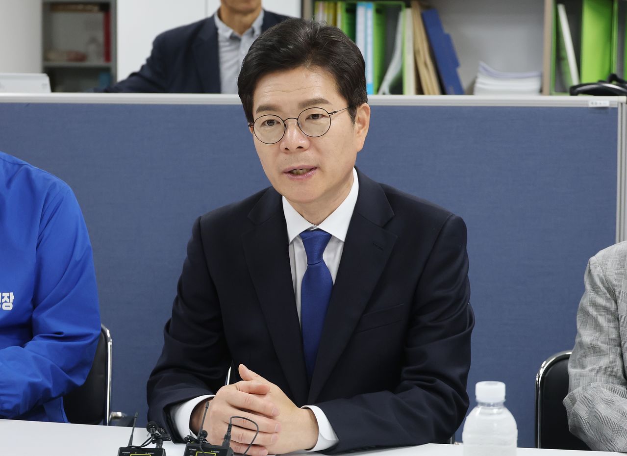 더불어민주당 정원오 서울시장 후보가 19일 서울 양천구 목동6단지 재건축정비사업조합에서 열린 간담회에서 발언하고 있다. [연합뉴스]