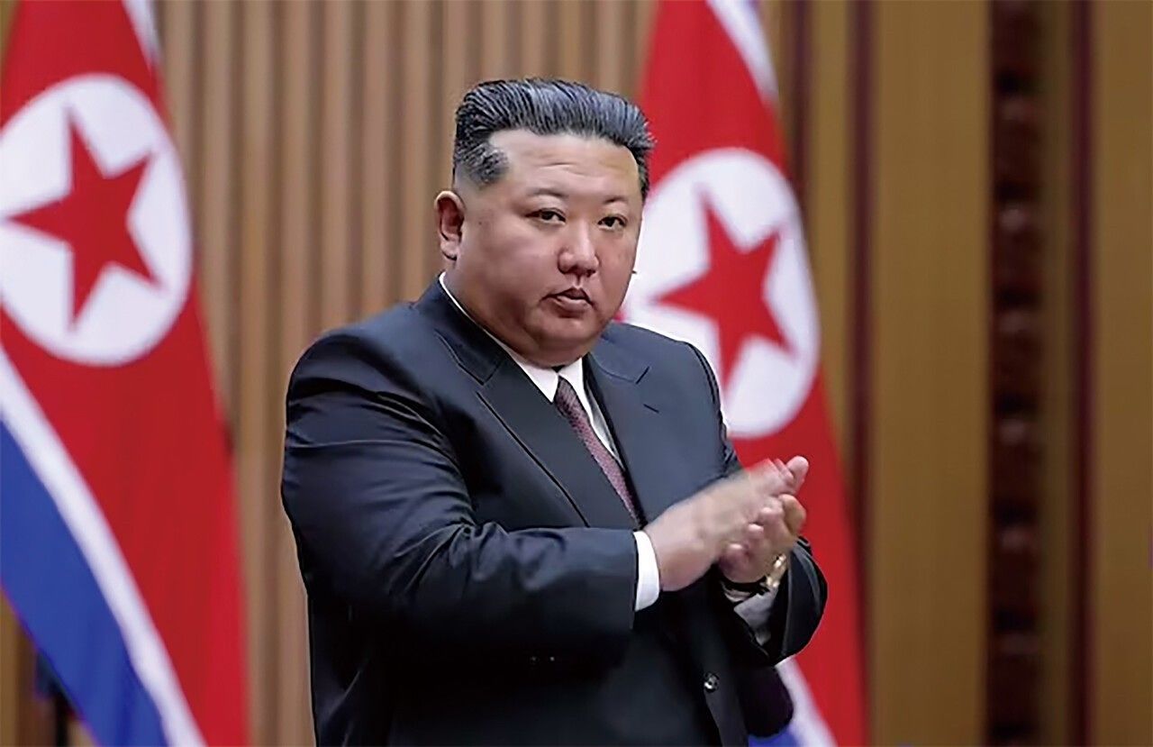 북한은 지난 3월 김정은 국무위원장이 참석한 가운데 열린 최고인민회의에서 영토 조항을 신설하고 통일 조항을 삭제한 헌법을 개정했다. [연합뉴스]