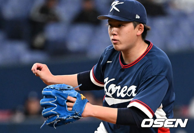 [OSEN=오사카(일본), 손용호 기자] 한국 WBC 대표팀은 3일 일본 오사카 교세라돔에서 열린 오릭스 버팔로스와 2026 WBC 공식 평가전에서 8-5로 승리를 거뒀다. 9회말 한국 대표팀 유니폼을 입은 일본인 투수 고바야시 타츠토가 역투하고 있다. 2026.03.03 /spjj@osen.co.kr