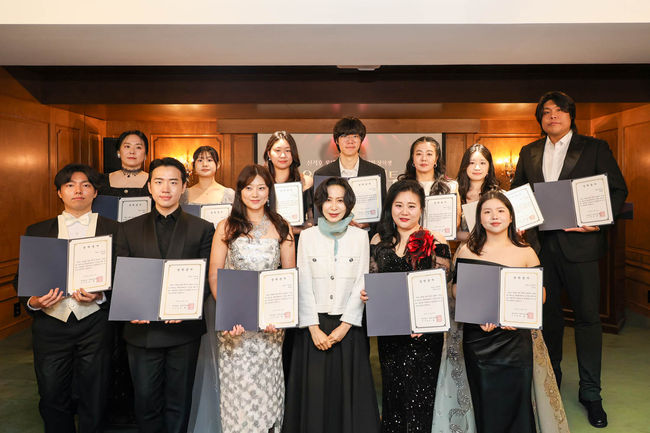 신격호 롯데 예술가자립지원 장학생들이 펼친 오페라 갈라 콘서트의 주인공들. 