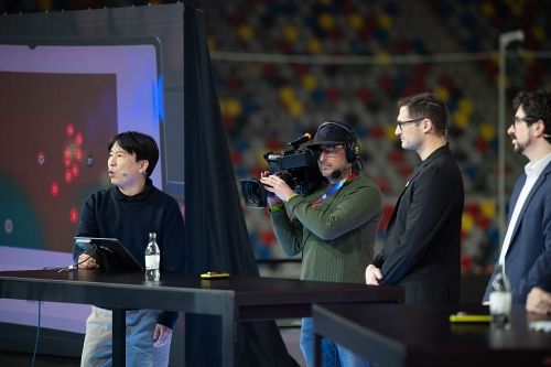SPORTSINNOVATION 2026 현장에서 글로벌 스포츠 관계자들에게 픽셀스코프 기술을 설명 중인 픽셀스코프 권기환 대표. [사진 픽셀스코프]