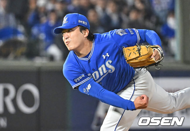 [OSEN=부산, 이석우 기자] 22일 부산 사직야구장에서 2026 신한 SOL KBO 리그 롯데 자이언츠와 삼성 라이온즈의 경기가 열렸다. 홈팀 롯데는 김진욱이, 방문팀 삼성은 오러클린이 선발 출전했다.삼성 라이온즈 이재희가 역투하고 있다. 2026.05.22 / foto0307@osen.co.kr