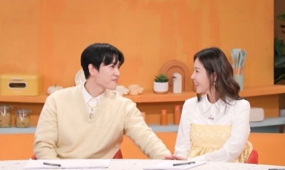 혼성그룹 코요태 신지의 남편인 가수 문원이 신혼집에 다수의 폐쇄회로(CC)TV가 설치된 것에 대해 해명했다. 인스타그램 캡처
