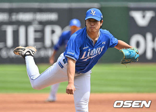 [OSEN=부산, 이석우 기자] 24일 부산 사직야구장에서 2026 신한 SOL KBO 리그 롯데 자이언츠와 삼성 라이온즈의 경기가 열렸다. 홈팀 롯데는 로드리게스가, 방문팀 삼성은 양창섭이 선발 출전했다.삼성 라이온즈 선발 투수 양창섭이 역투하고 있다. 2026.05.24 / foto0307@osen.co.kr