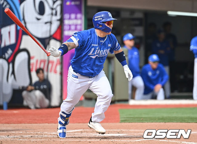 [OSEN=부산, 이석우 기자] 24일 부산 사직야구장에서 2026 신한 SOL KBO 리그 롯데 자이언츠와 삼성 라이온즈의 경기가 열렸다. 홈팀 롯데는 로드리게스가, 방문팀 삼성은 양창섭이 선발 출전했다.삼성 라이온즈 최형우가 7회초 2사 1,2루 중견수 오른쪽 1타점 안타를 치고 있다. 2026.05.24 / foto0307@osen.co.kr