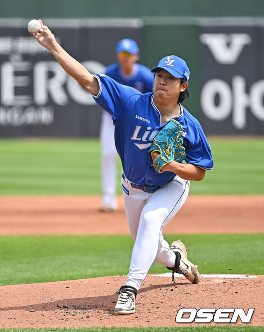 [OSEN=부산, 이석우 기자] 24일 부산 사직야구장에서 2026 신한 SOL KBO 리그 롯데 자이언츠와 삼성 라이온즈의 경기가 열렸다. 홈팀 롯데는 로드리게스가, 방문팀 삼성은 양창섭이 선발 출전했다.삼성 라이온즈 선발 투수 양창섭이 역투하고 있다. 2026.05.24 / foto0307@osen.co.kr