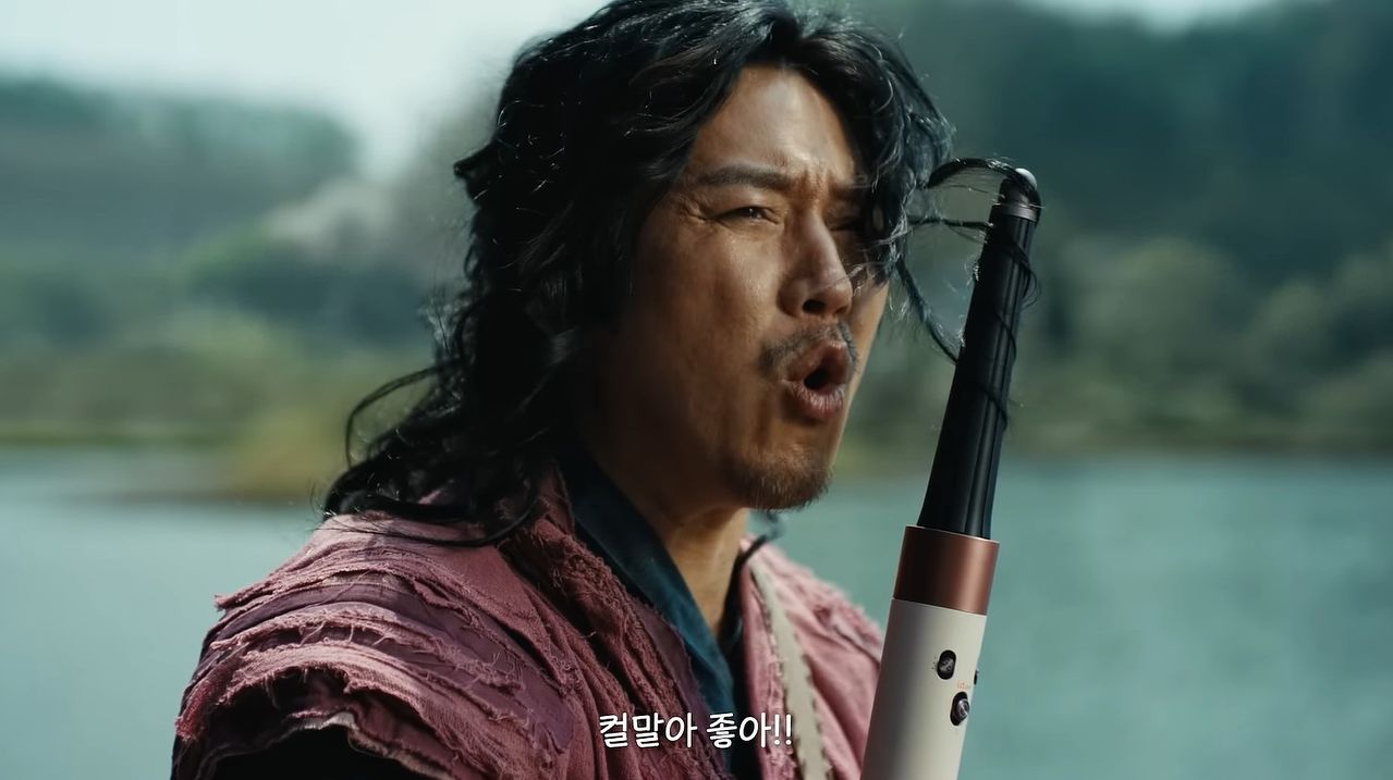 G마켓 빅스마일데이 캠페인 광고에서 배우 장혁은 추노 분장 차림으로 명대사 “얼마나 좋아”를 패러디했다. 사진 G마켓