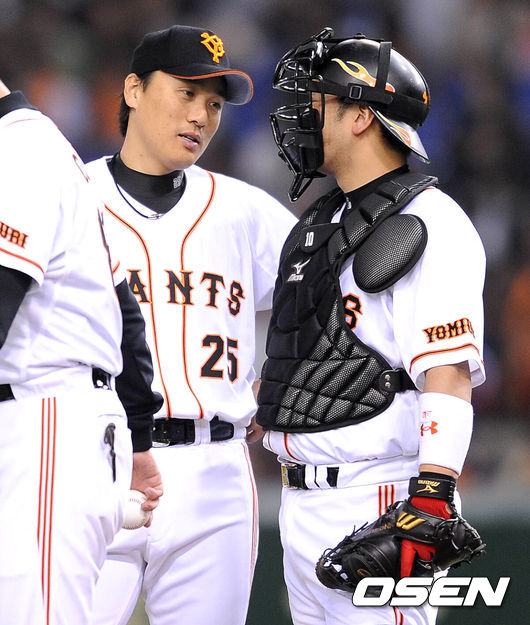 딸을 폭행한 혐의로 체포된 일본프로야구(NPB) 요미우리 자이언츠의 아베 신노스케 감독이 결국 팀을 떠난다. 26일 기자회견을 가진 아베 감독은 기자회견 직후 야마구치 오너와 면담해 사의를 표명했고, 구단은 이를 받아들였다. 