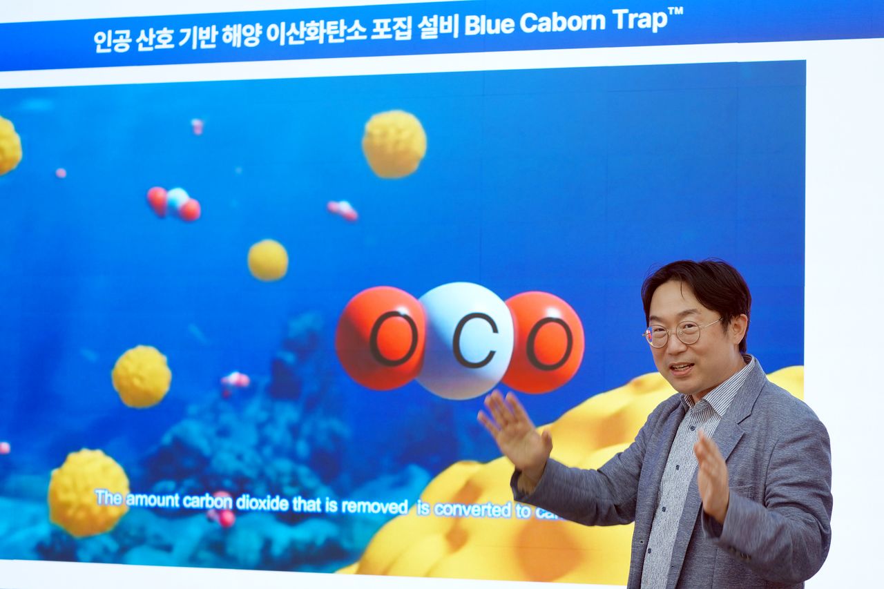 사업 모델을 설명하고 있는 블루카본 대표 황동수 교수. [사진 포스텍]