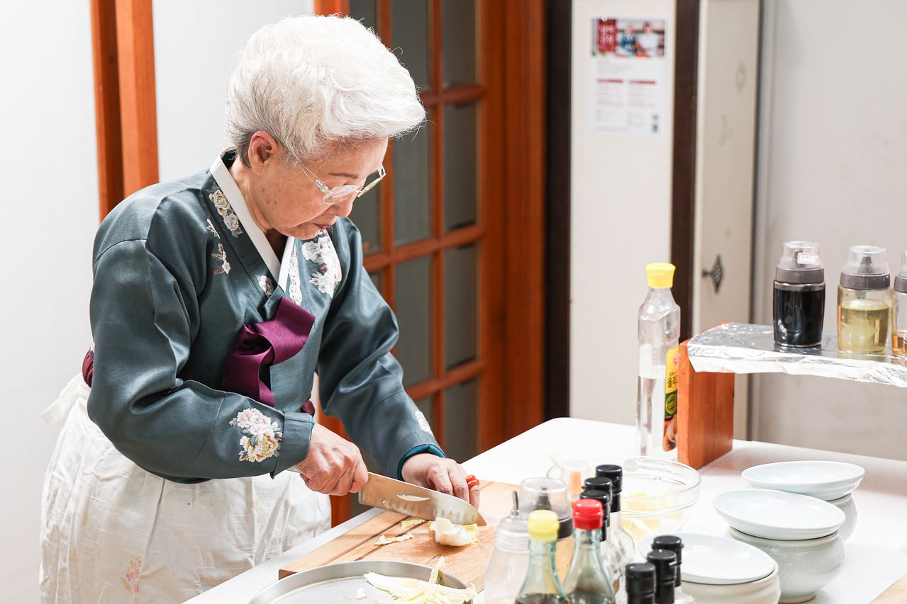 심영순 한식 대가는 지금도 서울 성동구 옥수동 요리 연구원에서 제자들에게 요리를 가르치고 있는 '현역'이다. 김경록 기자