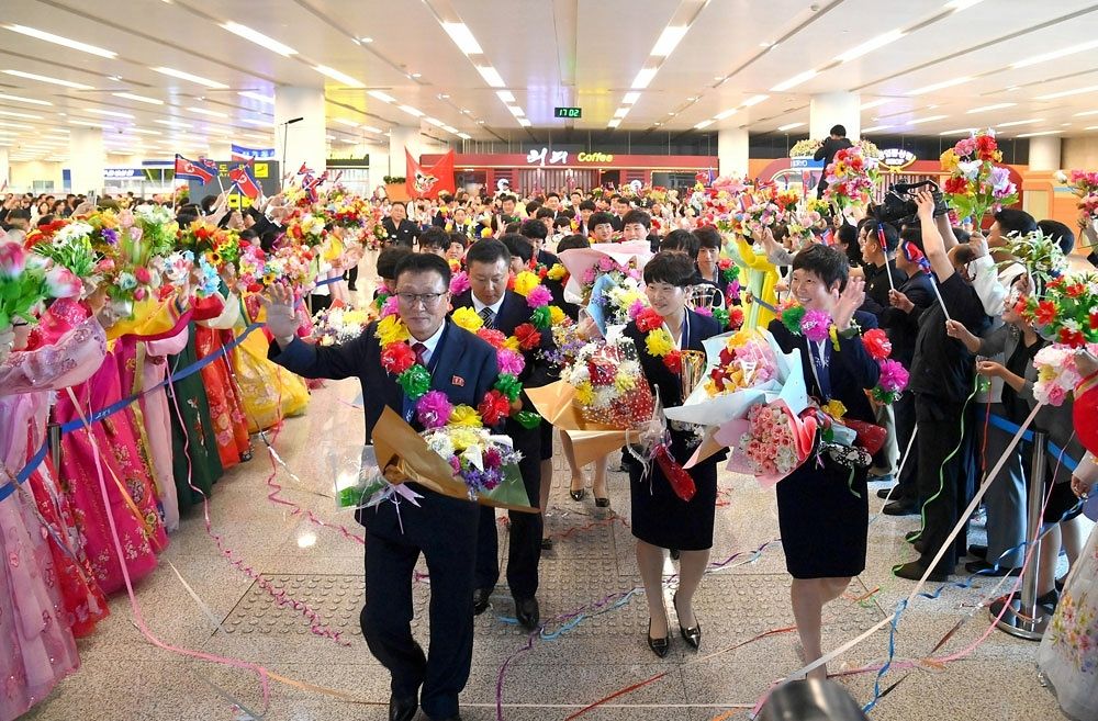 내고향여자축구단의 평양국제공항 귀국 장면. 노동신문=뉴스1