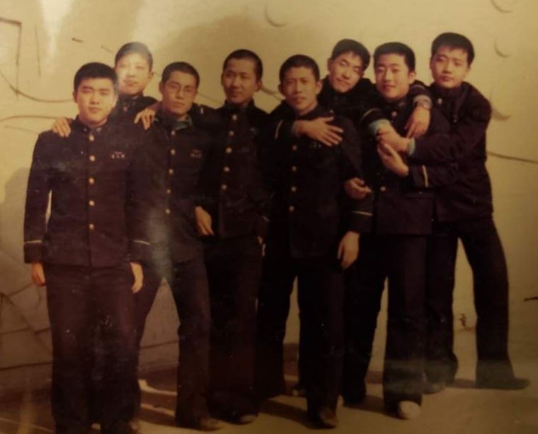  '8인회'라 불렀던 박형준 후보(왼쪽에서 둘째)와 그의 가장 친했던 고교 친구들. 사진 박형준 국민의힘 부산시장 후보 캠프
