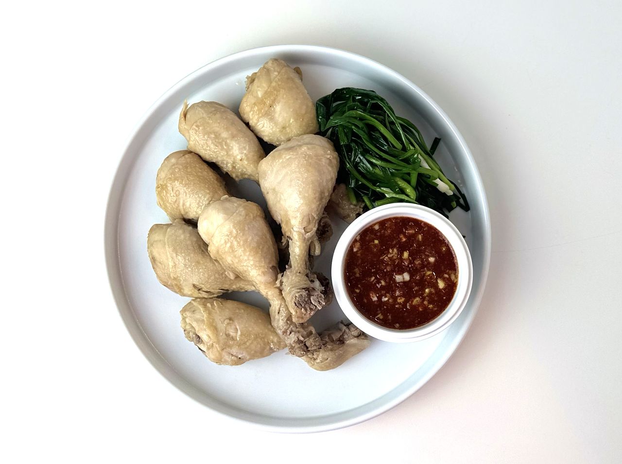 닭다리에 유장을 발라 쪄내, 담백한 맛이 일품인 이북식 찜닭. 사진 이정웅