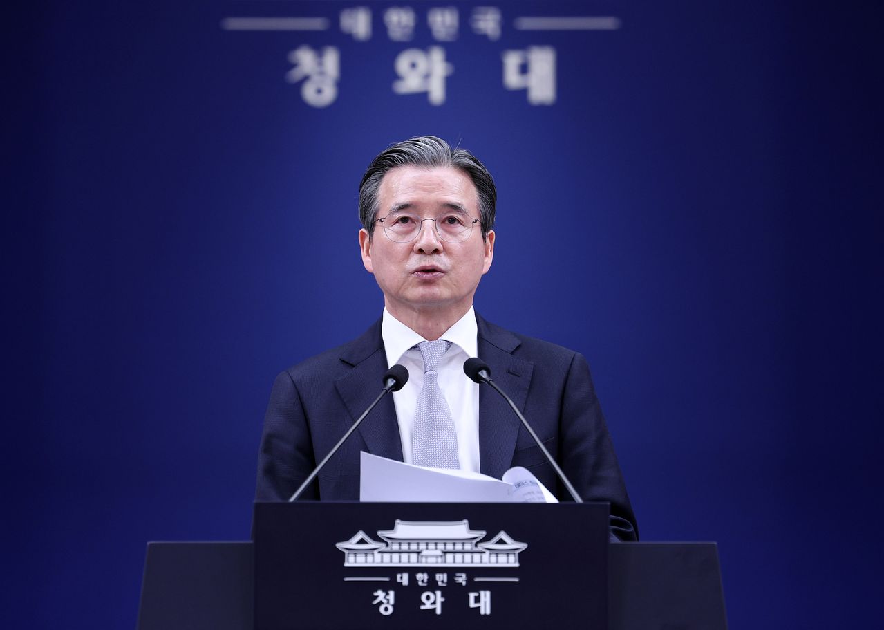 김용범 정책실장이 지난달 27일 청와대 춘추관에서 브리핑을 하고 있다. 뉴시스