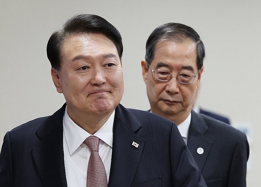 윤석열 전 대통령과 한덕수 전 국무총리가 2023년 9월 25일 서울 용산 대통령실 청사에서 열린 국무회의에 입장하고 있다.