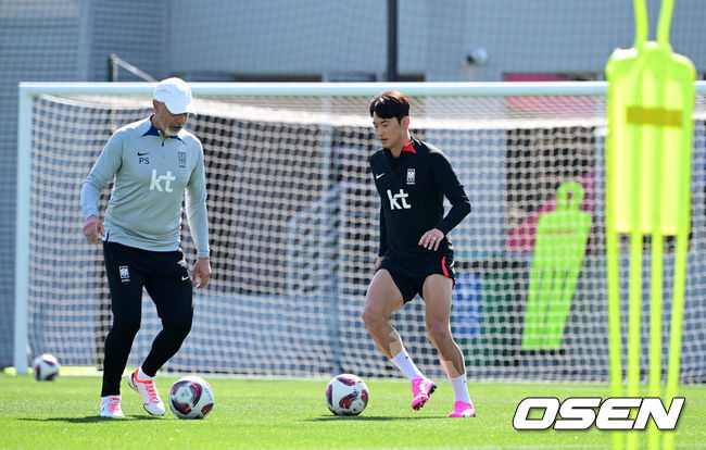 [OSEN=도하(카타르), 지형준 기자] 대한민국 축구대표팀이 21일(현지시간) 카타르 도하 알 에글라 트레이닝 센터에서 훈련을 가졌다.김진수가 회복 훈련을 하고 있다. 2024.01.21 / jpnews.osen.co.kr