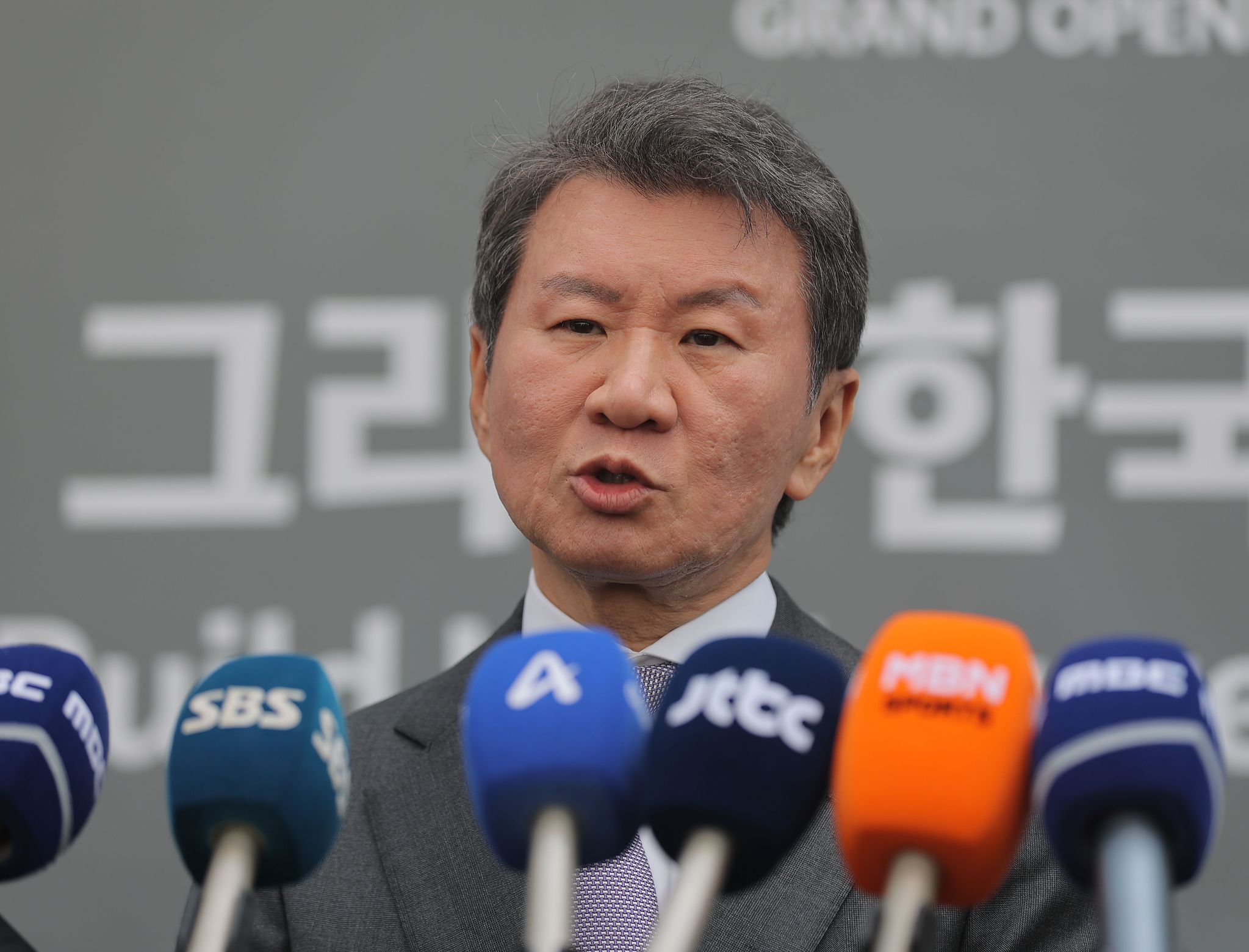 정몽규 대한축구협회장이 북중미 월드컵을 끝으로 지난 13년 간 이어온 회장직에서 스스로 물러나겠다고 선언했다. 연합뉴스