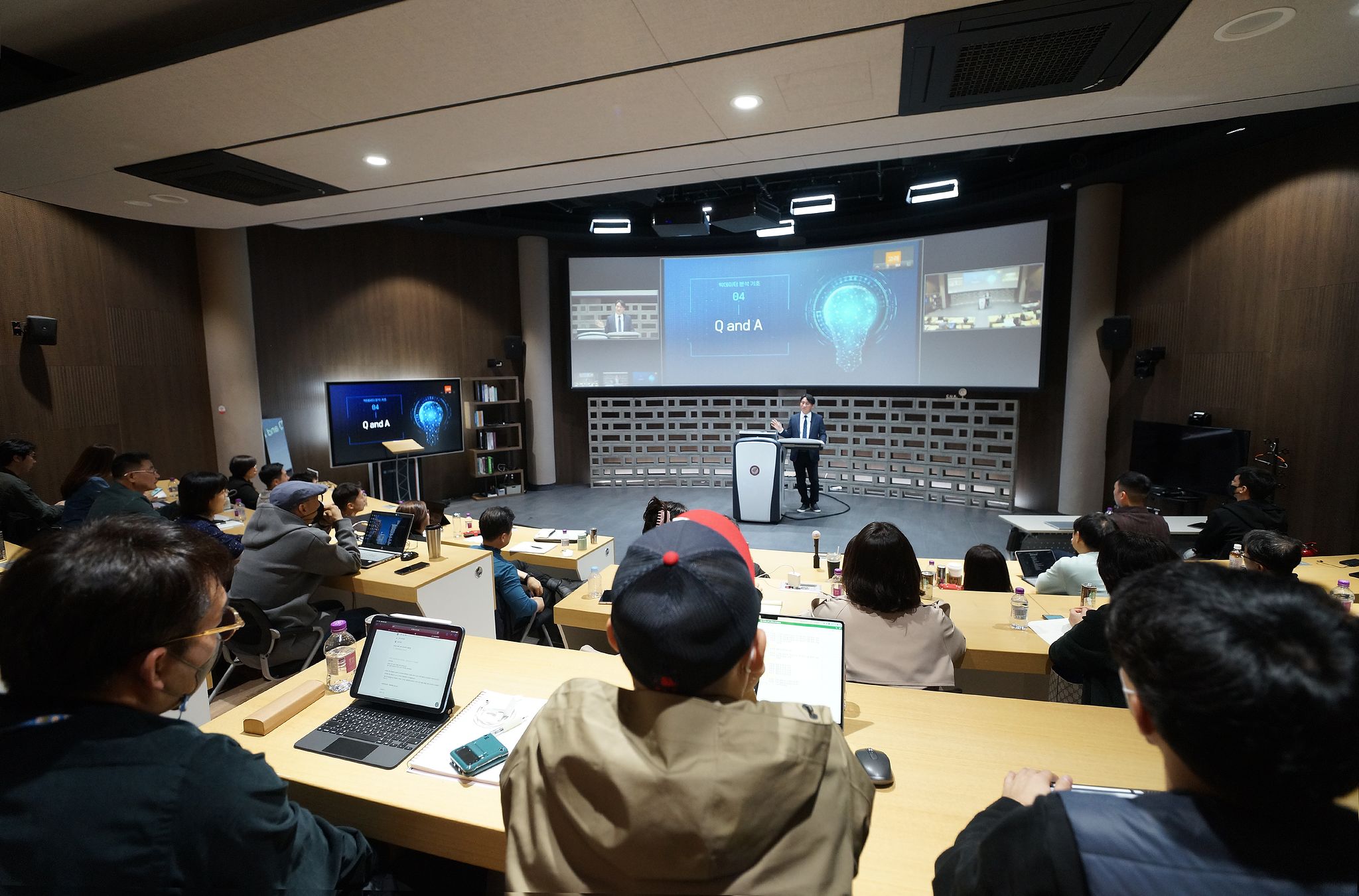 고려사이버대학교 인촌관 원형스튜디오