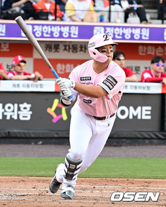 [OSEN=대전, 지형준 기자] 30일 대전 한화생명 볼파크에서 2026 신한 SOL KBO리그 한화 이글스와 SSG 랜더스의 경기가 열렸다.한화는 류현진, SSG은 김건우를 선발로 내세웠다.1회말 1사 2,3루에서 한화 강백호가 역전 2타점 적시타를 날리고 있다. 2026.05.30/ jpnews@osen.co.kr