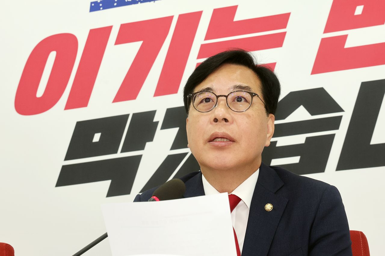 송언석 국민의힘 원내대표가 29일 오전 서울 여의도 국회에서 열린 경제 현안 기자간담회에서 모두발언을 하고 있다. 뉴스1