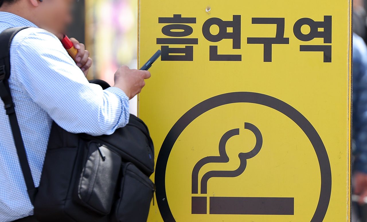 서울 중구 서울역 흡연장소. 뉴스1