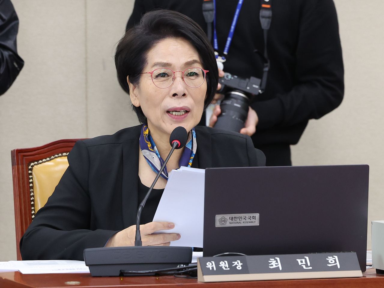 최민희 과방위원장이 7일 오전 서울 여의도 국회에서 열린 과학기술정보방송통신위원회 전체회의에서 발언을 하고 있다. 뉴스1