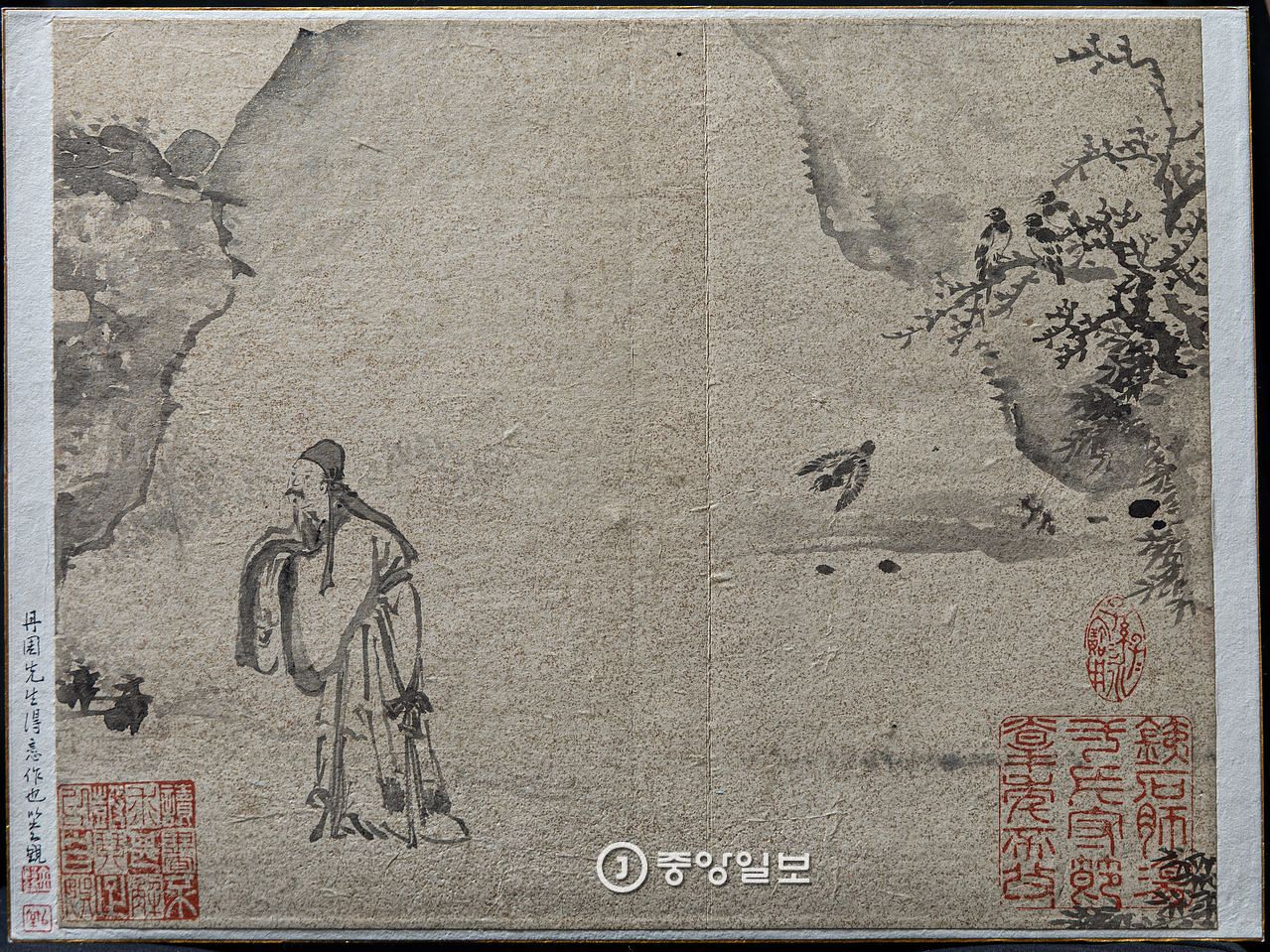 '해동병산도첩' 10점과 함께 발견된 ‘미불배석도’. 별도 낙관은 없지만 단원의 완성작으로 추정된다. 권혁재 사진전문기자