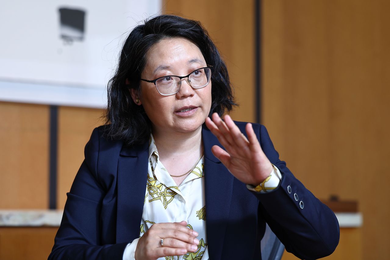 에바 호프만 덴마크 코펜하겐 대학 교수가 서울신라호텔에서 중앙일보와 인터뷰 하고 있다. 김종호 기자