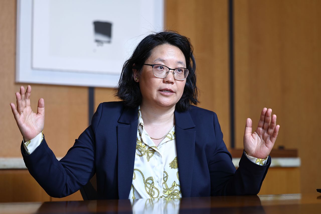 에바 호프만 덴마크 코펜하겐 대학 교수가 서울신라호텔에서 중앙일보와 인터뷰 하고 있다. 김종호 기자 
