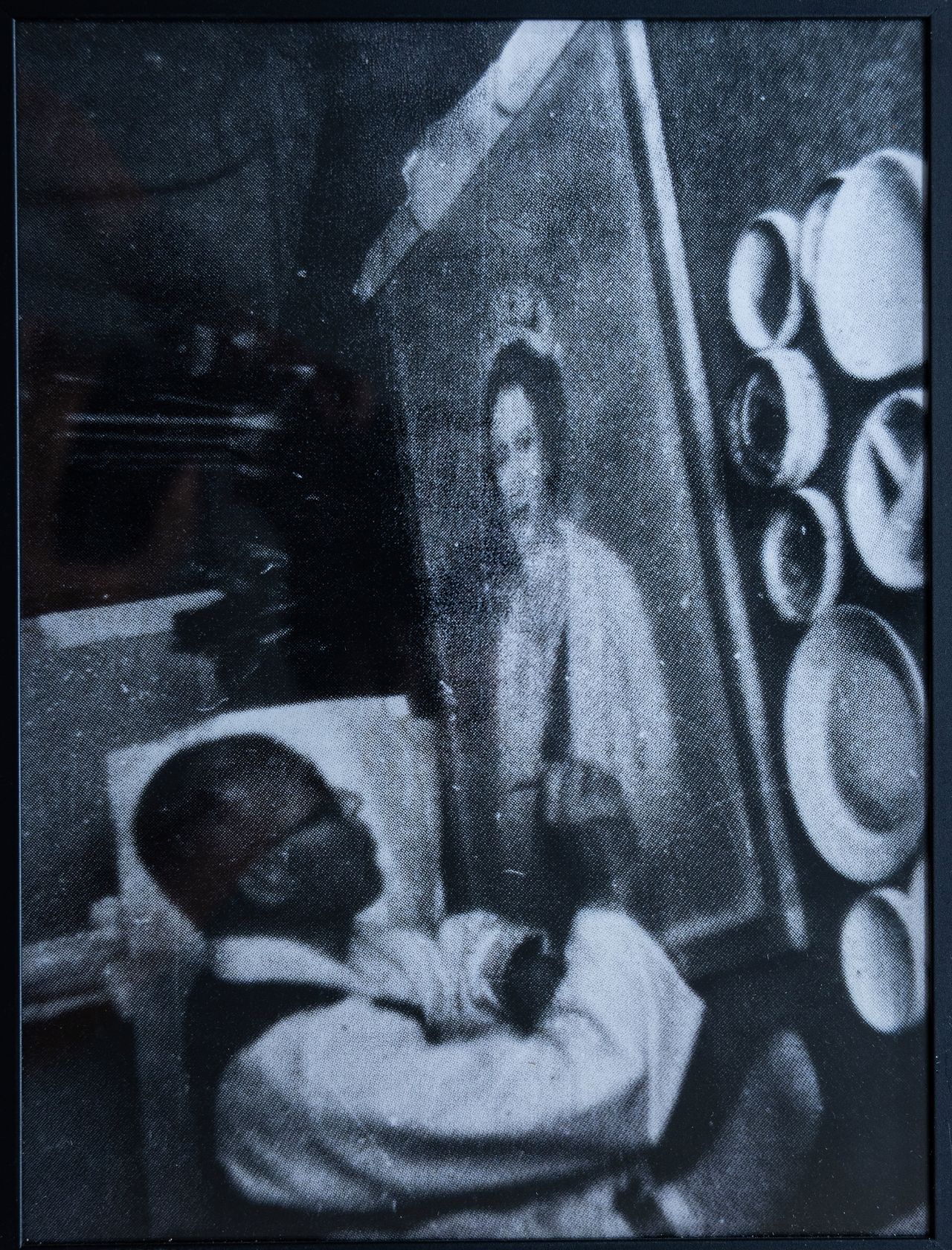 조선 마지막 어진화가였던 이당 김은호(1892~1979)가 영국 엘리자베스2세 즉위를 기념해 외교선물로 건네진 여왕의 초상화를 그리는 모습. 사진은 이당 김은호 기념사업회 사무실에 걸린 것을 찍었다. 권혁재 사진전문기자