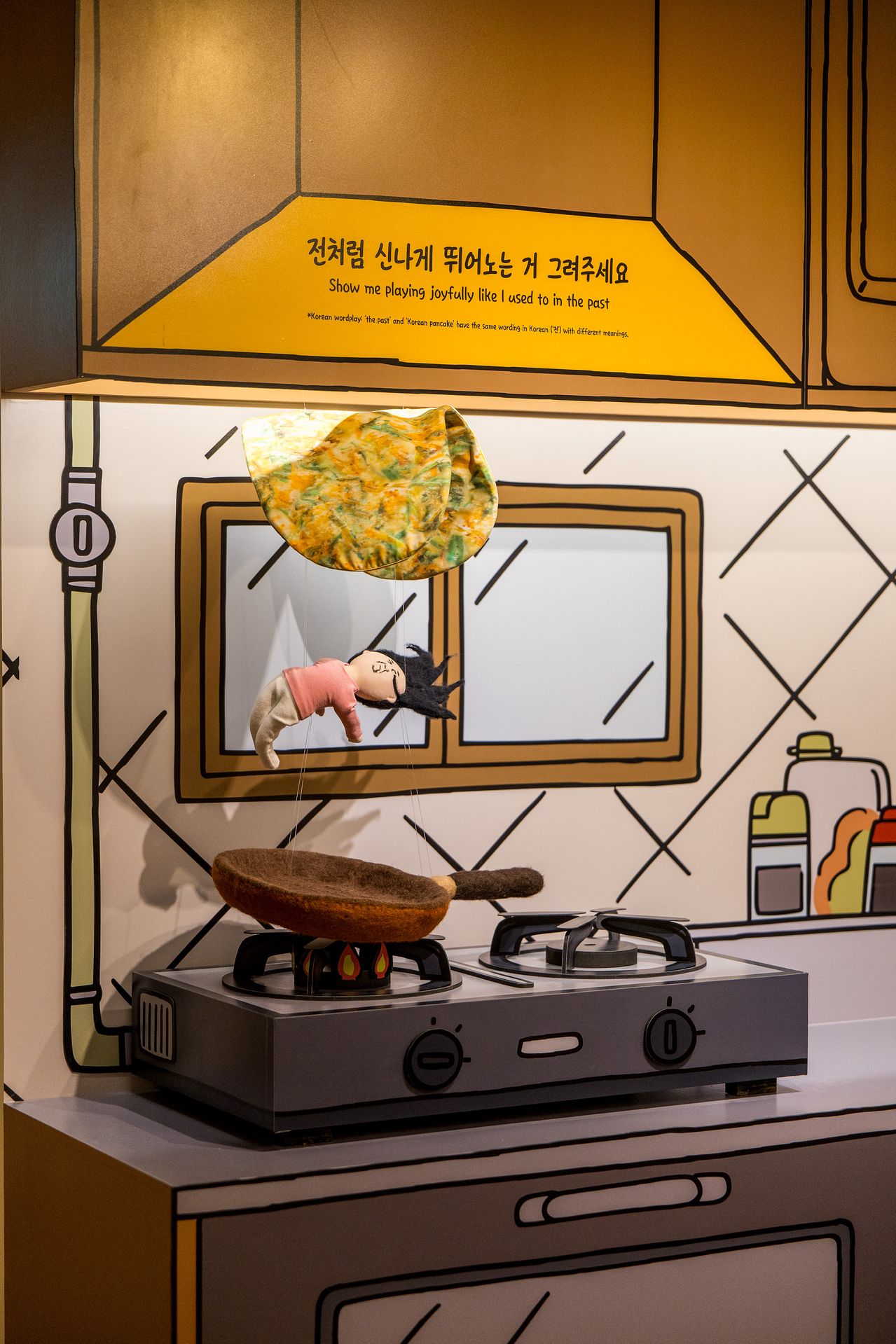 드로잉과 일러스트레이션을 기반으로 평면 작업부터 조각·영상 등 형식에 얽매이지 않고 확장된 키크니의 작품들.