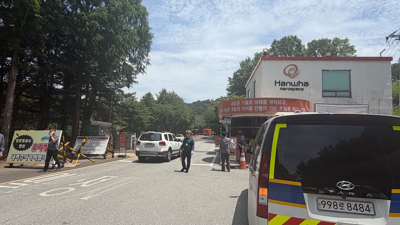 1일 오전 10시59분쯤 대전 유성구 외삼동 한화에어로스페이스 대전사업장에서 폭발로 추정되는 사고가 발생했다. 사진 대전소방본부