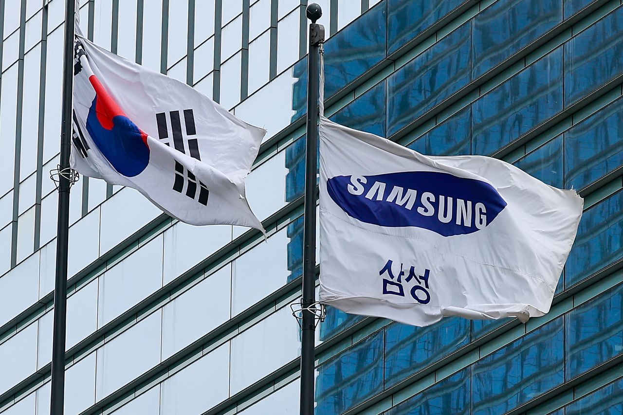 서울 삼성전자 서초사옥에 깃발이 나부끼고 있다. 뉴스1