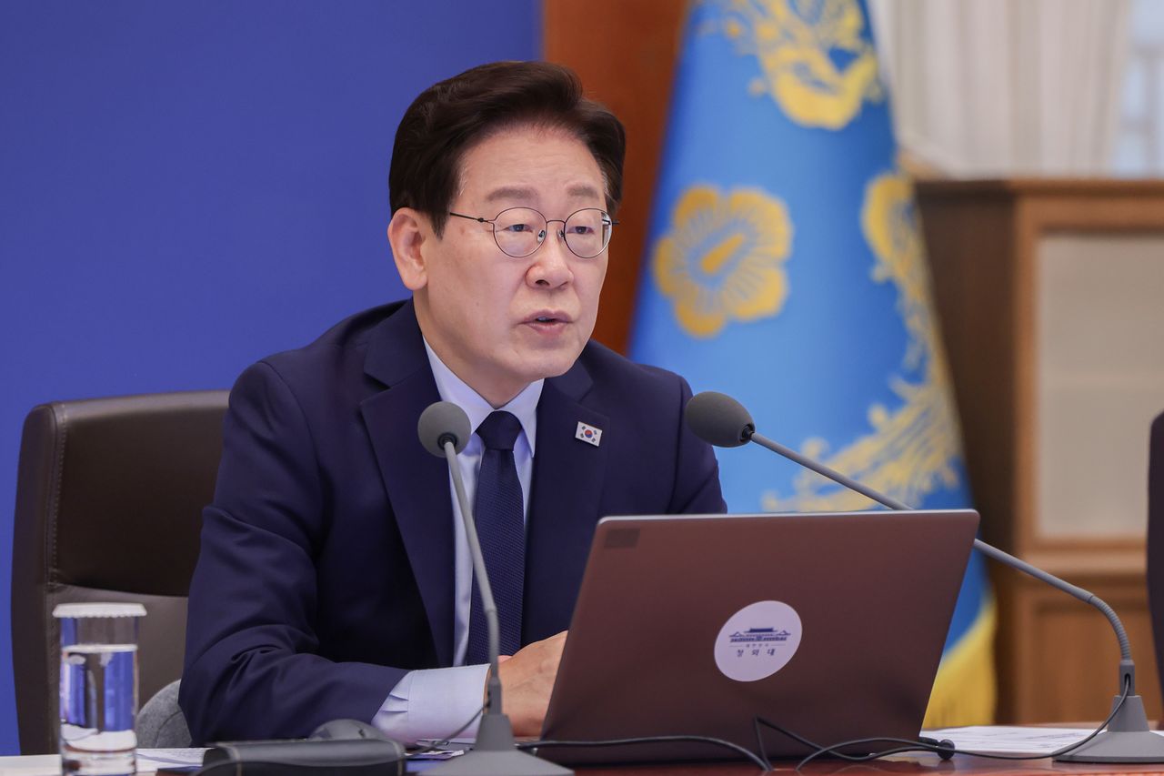 이재명 대통령이 지난달 28일 청와대에서 열린 수석·보좌관 회의에서 발언하고 있다. 청와대사진기자단