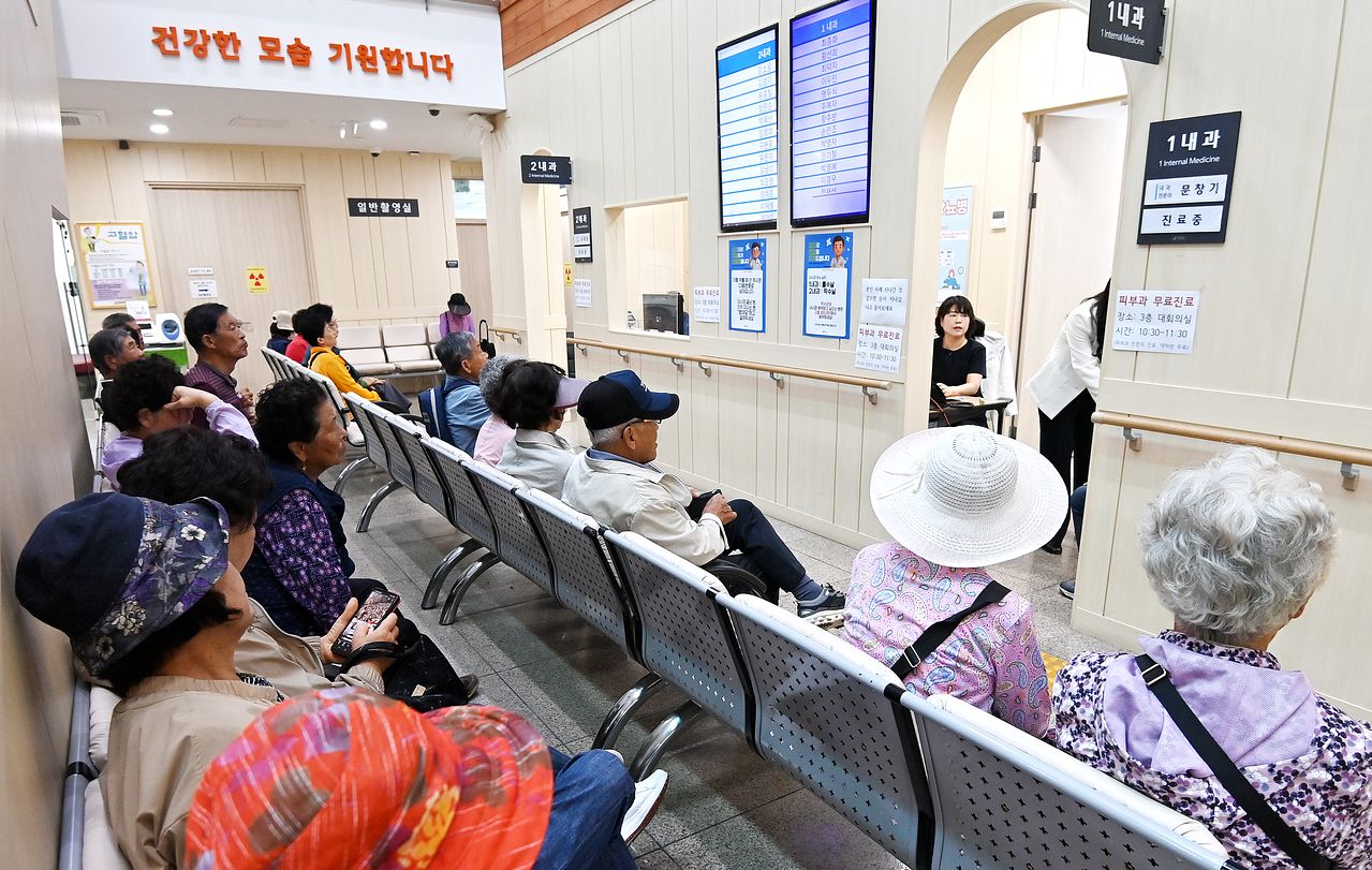 청양군보건의료원이 의료진과 장비를 대거 확보한 이후 환자로 북적이고 있다. 김성태 객원기자