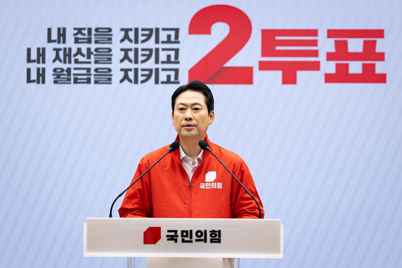 장동혁 국민의힘 대표가 2일 서울 여의도 중앙당사에서 6·3 지방선거 및 국회의원 재보궐 선거 본투표를 하루 앞두고 대국민 투표 참여 호소 담화문을 발표하고 있다. 뉴스1