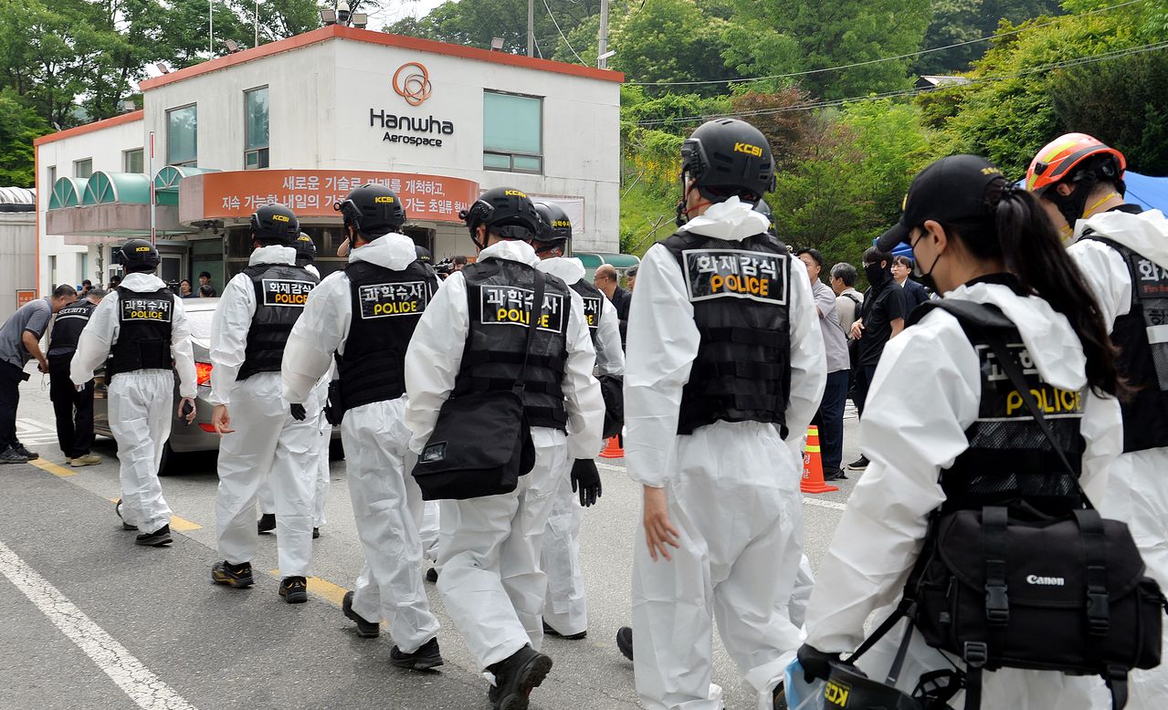 폭발 사고로 사망 5명, 부상 2명 등 7명의 사상자가 발생한 한화에어로스페이스 대전사업장에서 2일 경찰과 국립과학수사연구원, 소방 등의 정밀 합동 감식이 시작됐다. 김성태 객원기자