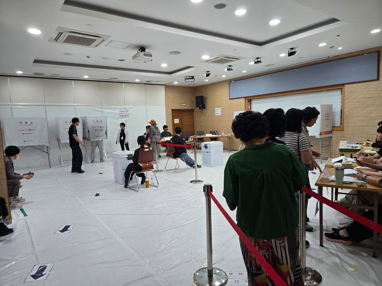 울산 신정2동 투표소. 김윤호 기자