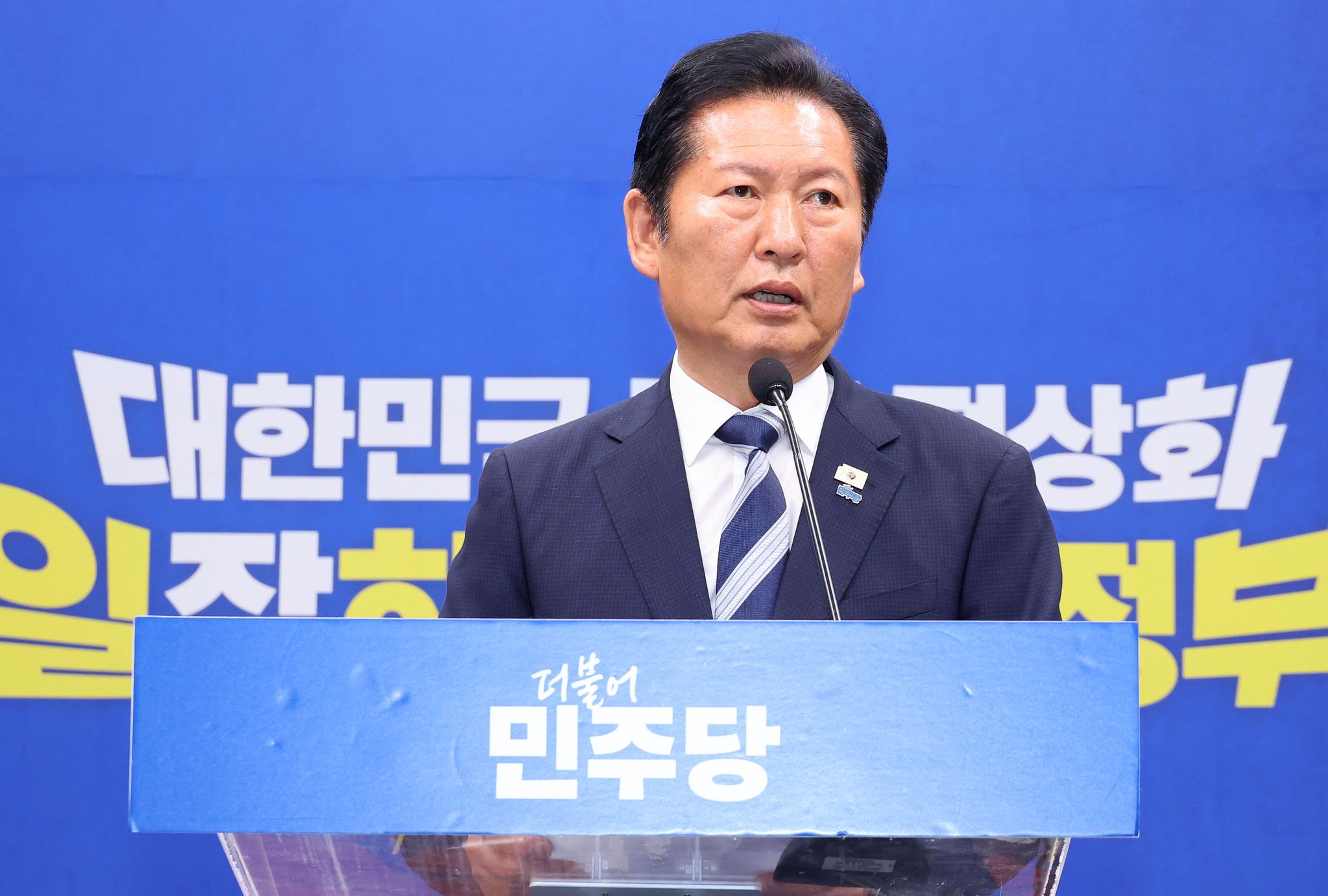 정청래 더불어민주당 대표 겸 총괄상임선거대책위원장이 4일 오전 국회에서 63지방선거와 국회의원 보궐선거 관련 기자회견을 하고 있다. 임현동 기자
