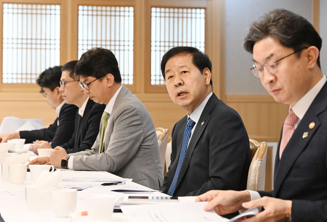 구윤철 부총리 겸 재정경제부 장관이 4일 서울 종로구 정부서울청사에서 시장상황점검회의를 주재하고 있다. 뉴스1
