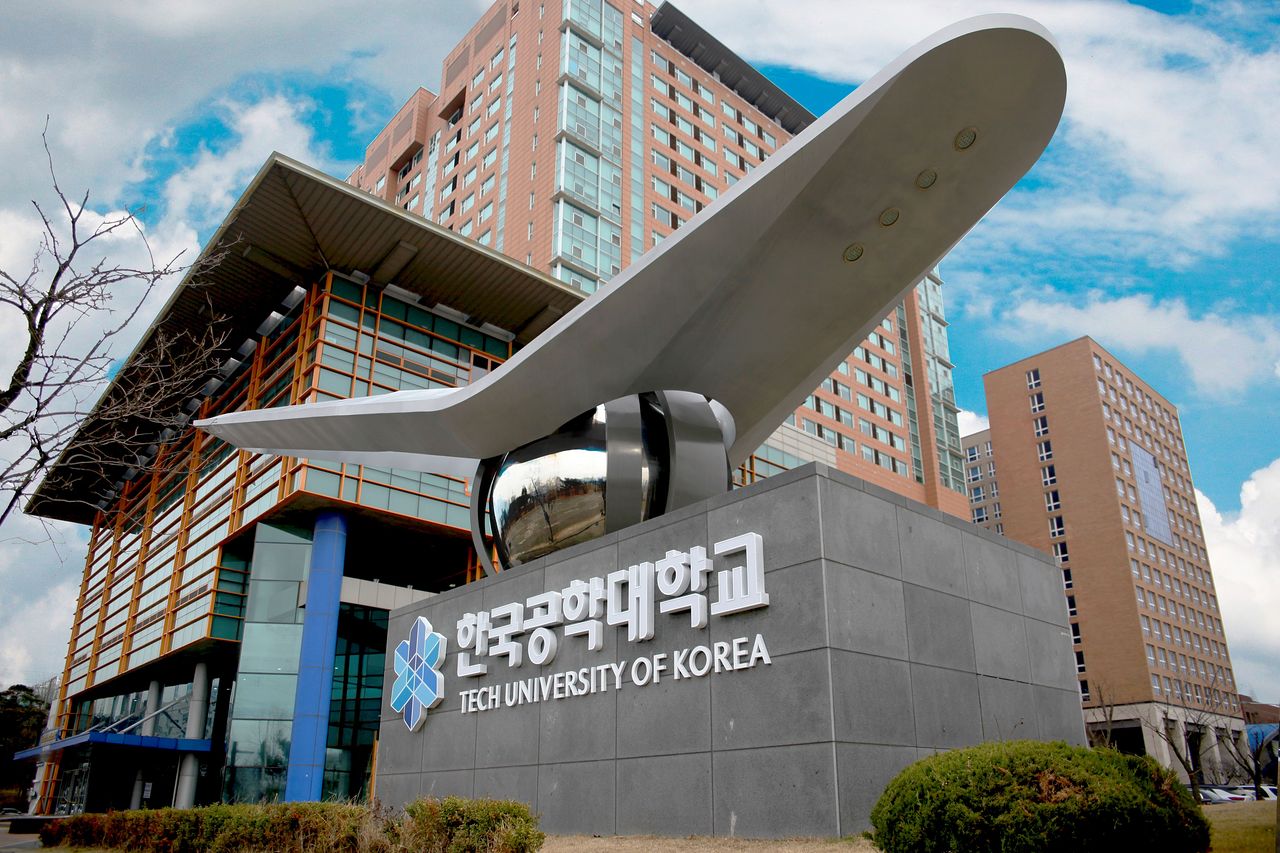  Tech University 상징물 자이로게이트.