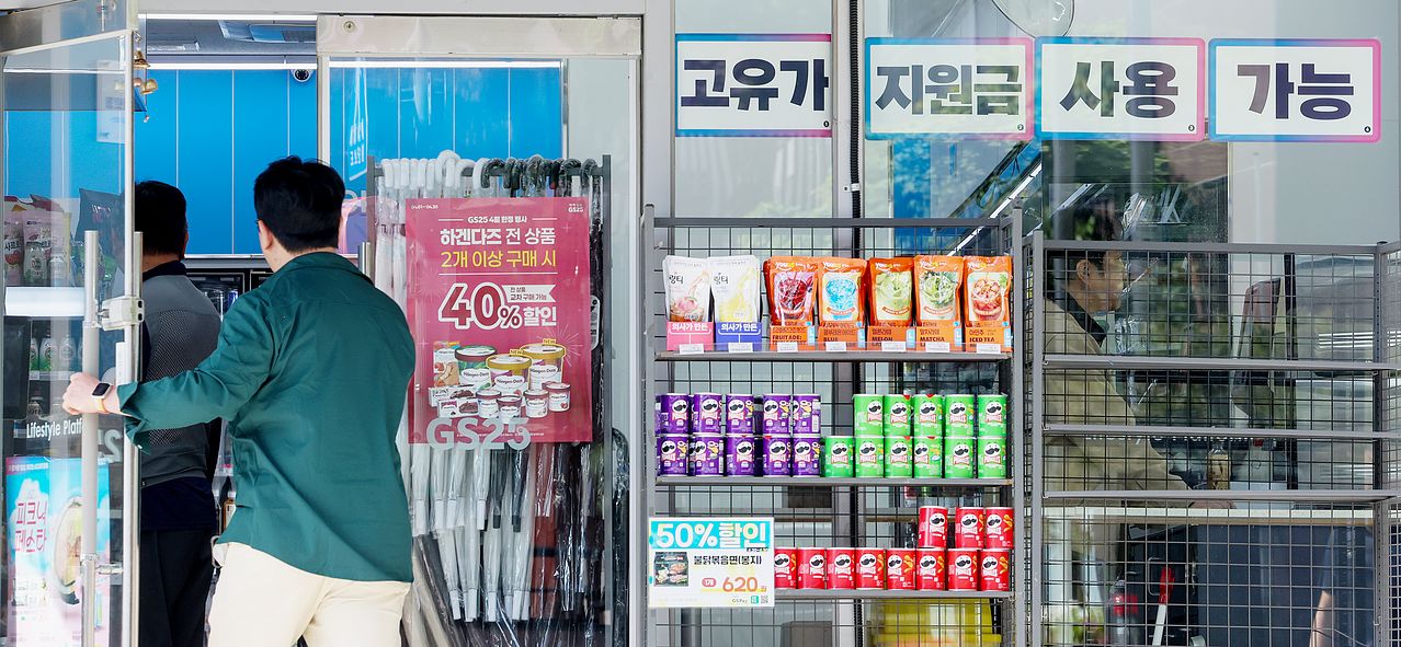 지방선거일인 3일 편의점에선 야식과 간편식 수요가 높았다. 뉴스1