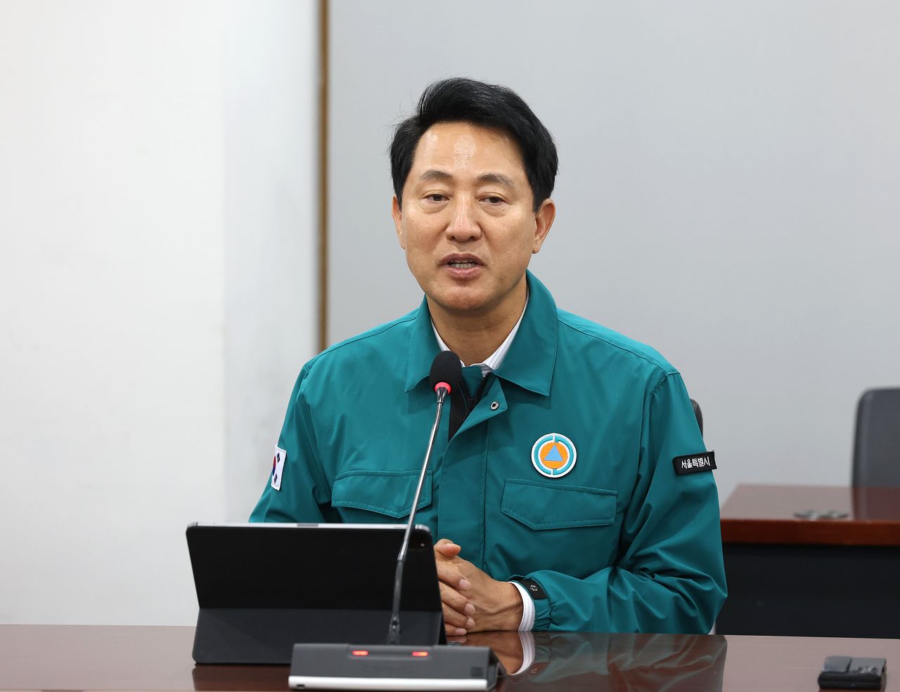오세훈 서울시장이 4일 서울시청에서 열린 여름철 대책 특별점검회의에서 발언하고 있다. 연합뉴스