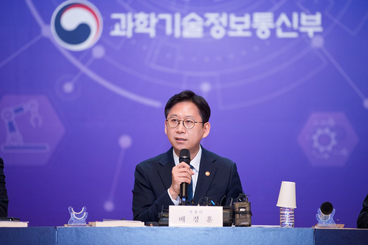 배경훈 부총리 겸 과학기술정보통신부 장관이 지난달 29일 서울 중구 서울중앙우체국에서 열린 과학기술정보통신부 기자간담회에서 발언하고 있다. 뉴시스