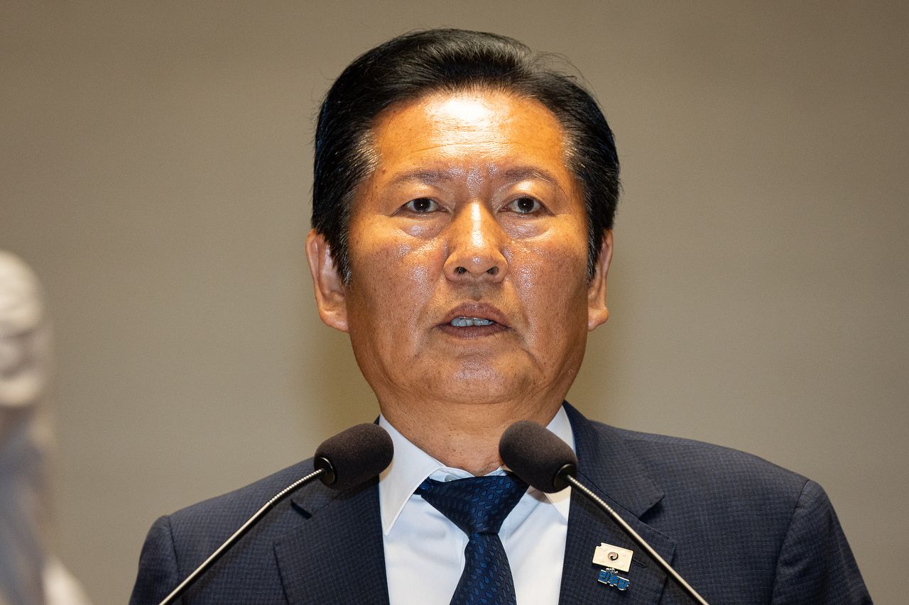 정청래 더불어민주당 대표가 5일 서울 여의도 국회에서 열린 의원총회에서 모두 발언을 하고 있다. 뉴스1