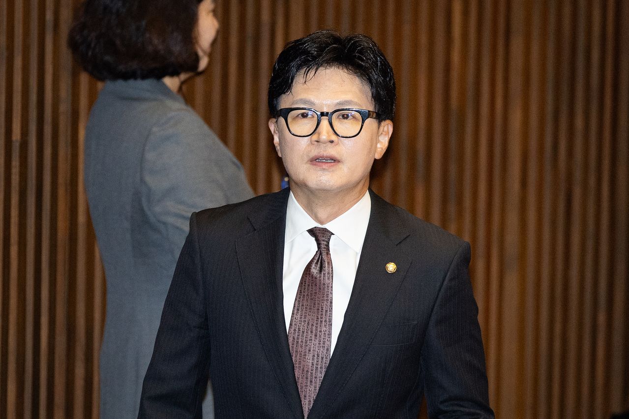 한동훈 무소속 의원이 5일 서울 여의도 국회에서 열린 제436회 국회(임시회) 제1차 본회의에 참석해 자리로 이동하고 있다. 뉴스1