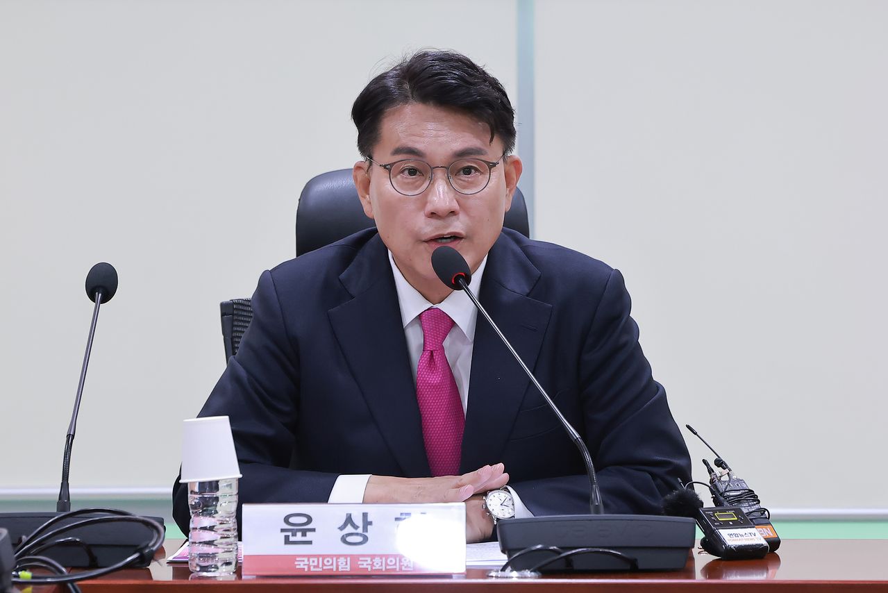 국민의힘 윤상현 의원이 5일 국회 의원회관에서 본인이 연 토론회 '6·3 지방선거 평가와 고찰 - 보수, 무엇을 잃었고 무엇을 되찾을 것인가'에 참석해 인사말하고 있다. 연합뉴스